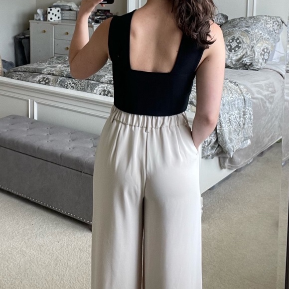 Abercrombie & Fitch Asymmetrical Cutout Set
Top - Picture 4 of 4